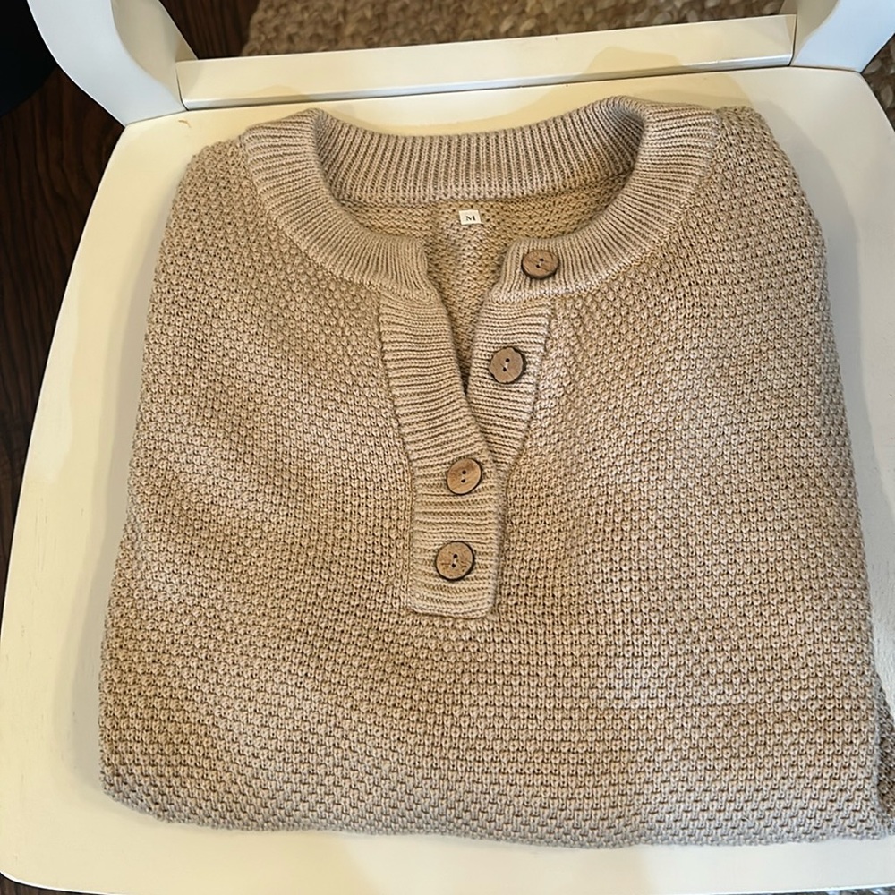 Women’s over sized sweater. M. NWOT  no flaws